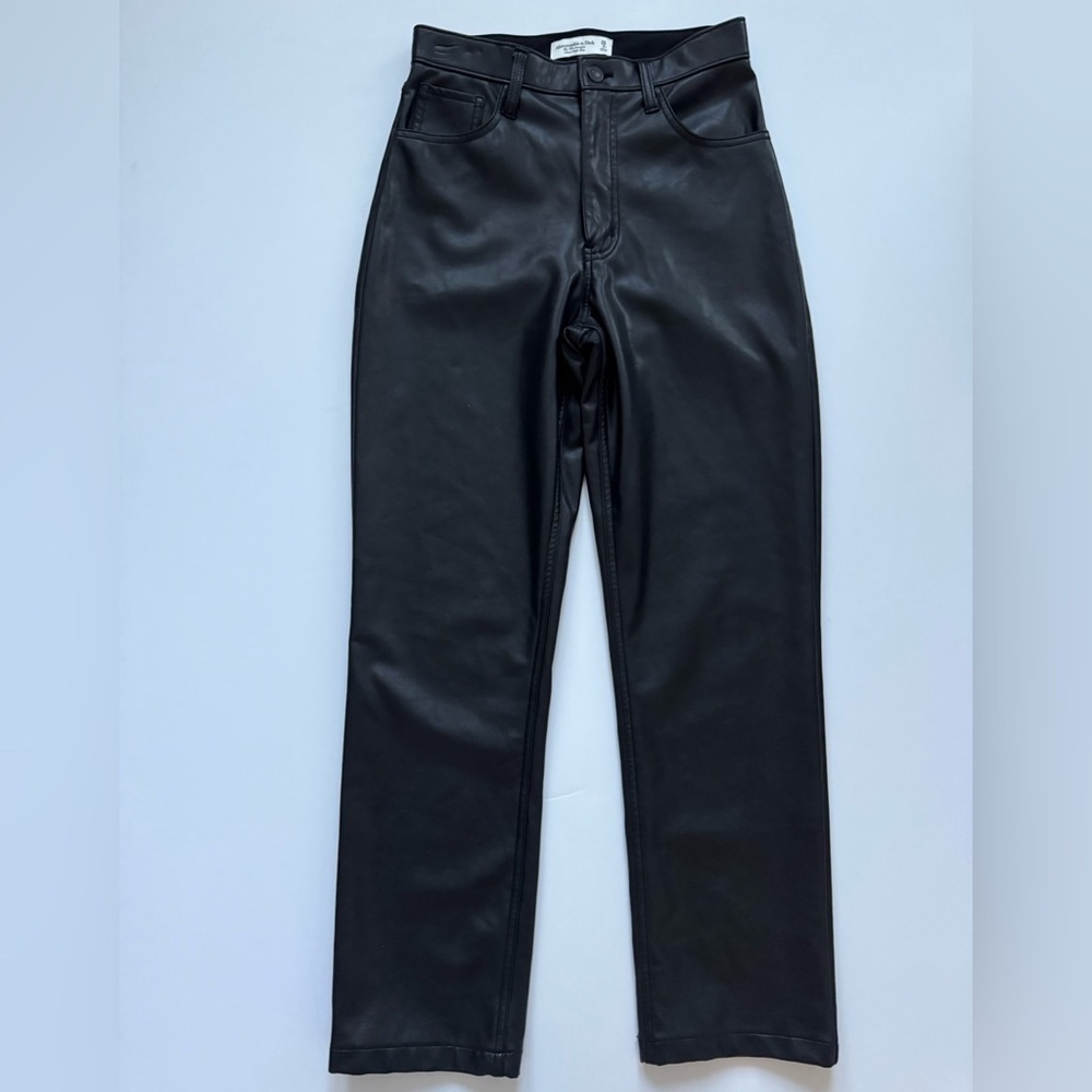 Abercrombie & Fitch The 90s Straight Ultra High Rise Black Faux Leather Pants - Picture 3 of 10